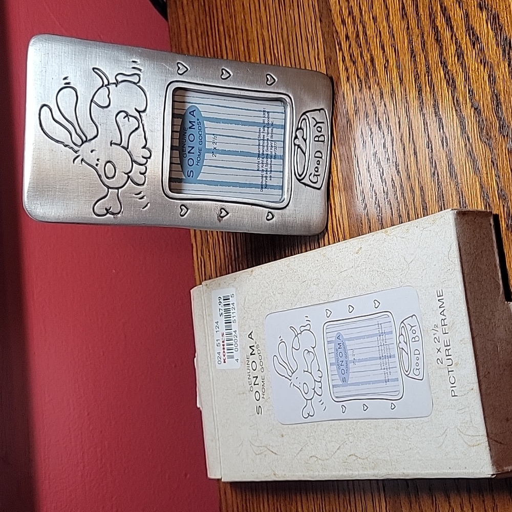 ● NWT: Dog Picture Frame, 2 x 2-1/2"
